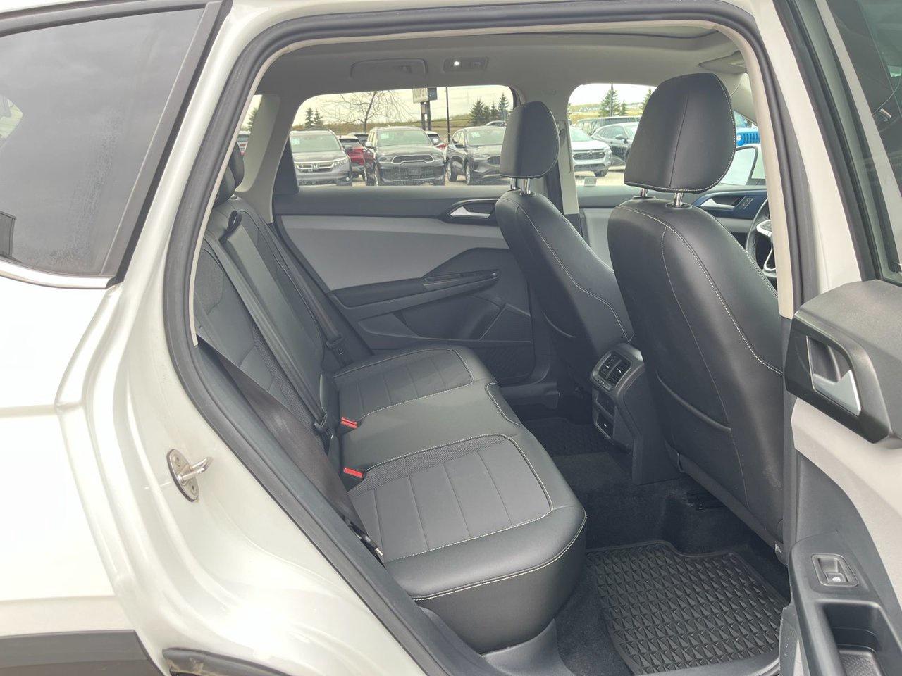 2023 Volkswagen Taos Comfortline 4Motion Photo