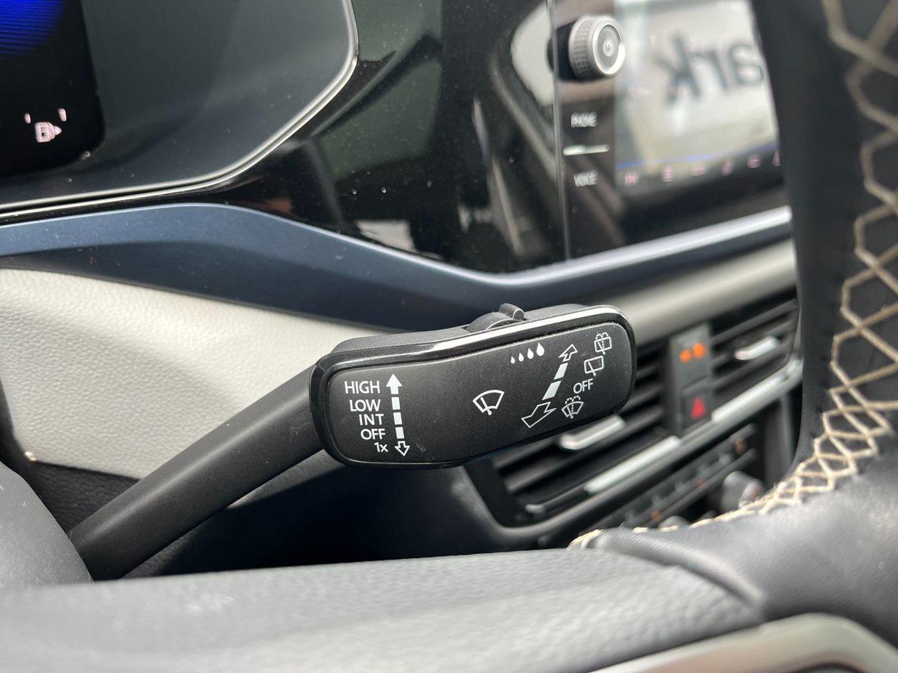 2023 Volkswagen Taos Comfortline 4Motion Photo