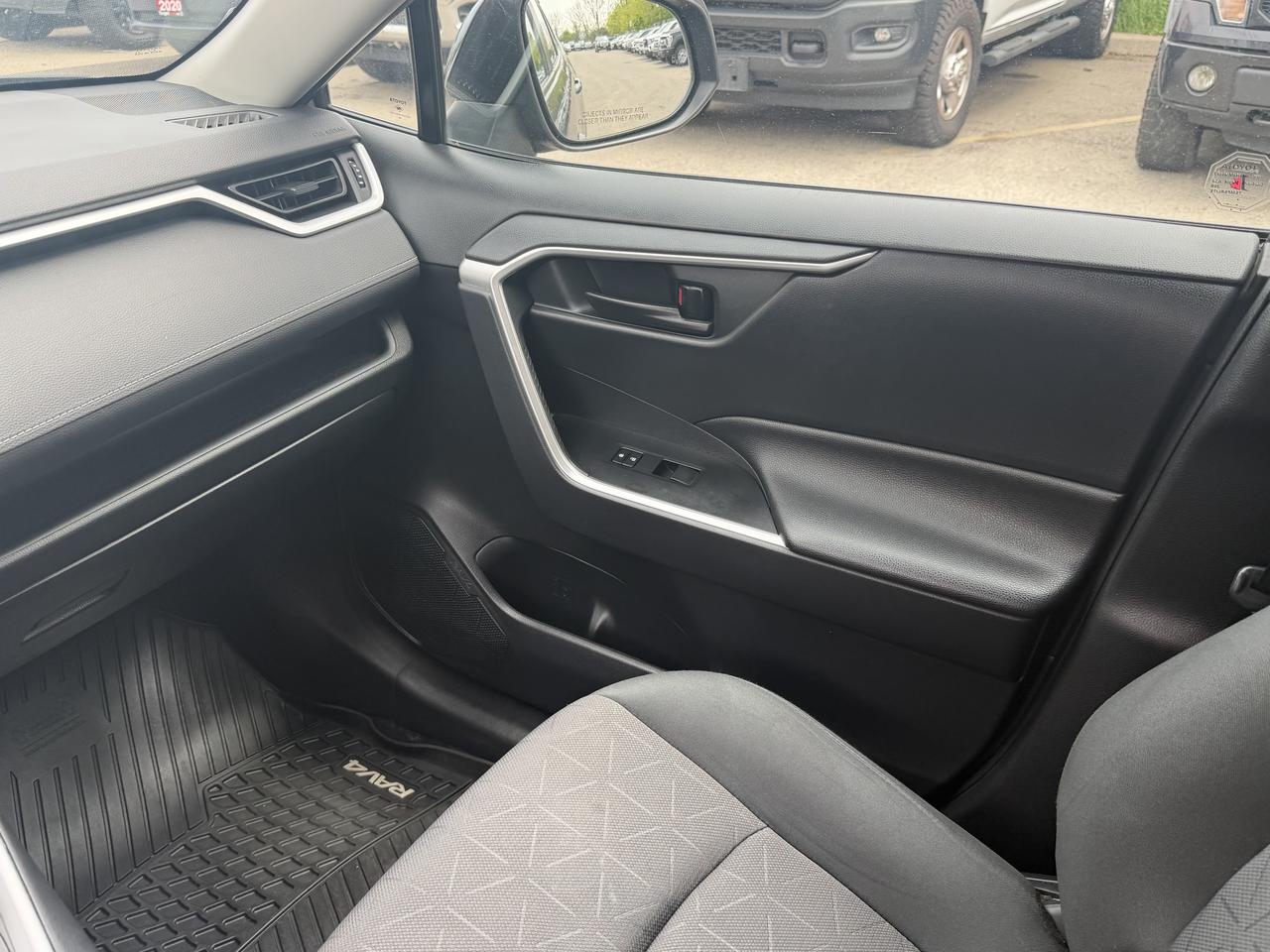 2019 Toyota RAV4 LE | CLEAN CARFAX Photo