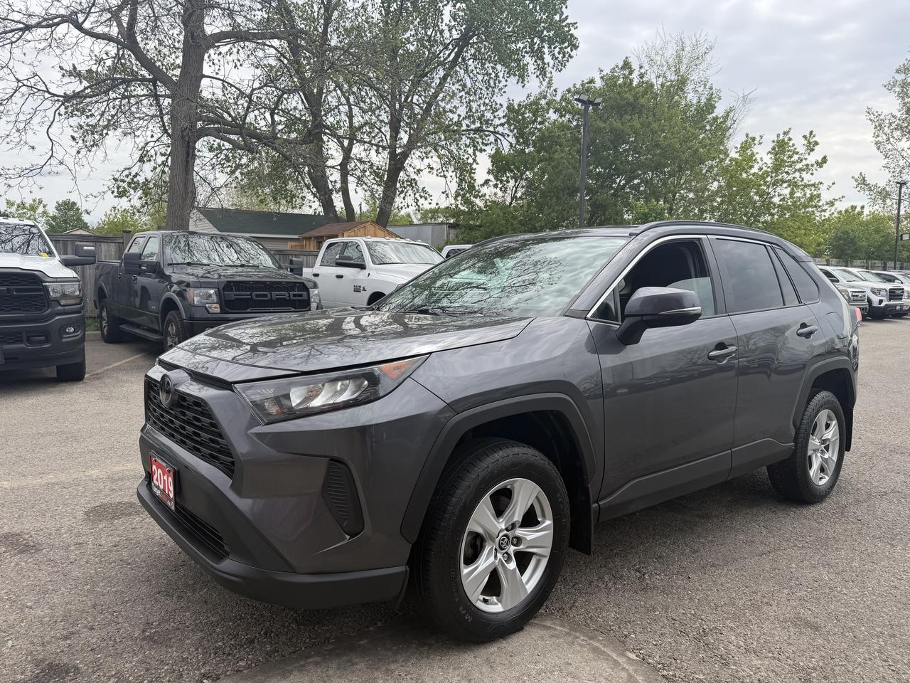 2019 Toyota RAV4 LE | CLEAN CARFAX Photo4