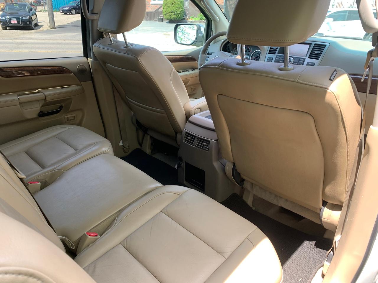 2011 Nissan Armada Platinum Certified 7 Passenger Photo