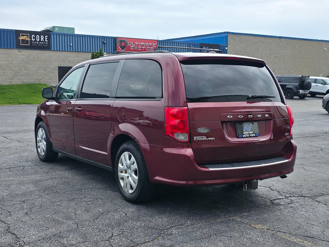 2017 Dodge Grand Caravan SXT *LOW MILAGE & GREAT SERVICE RECORDS* Photo