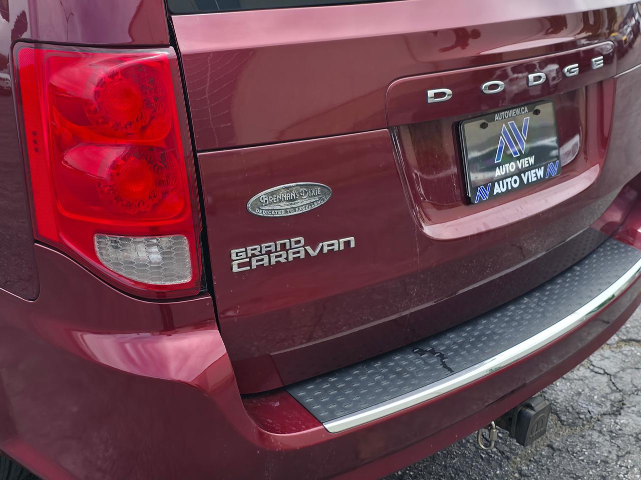 2017 Dodge Grand Caravan SXT *LOW MILAGE & GREAT SERVICE RECORDS* Photo