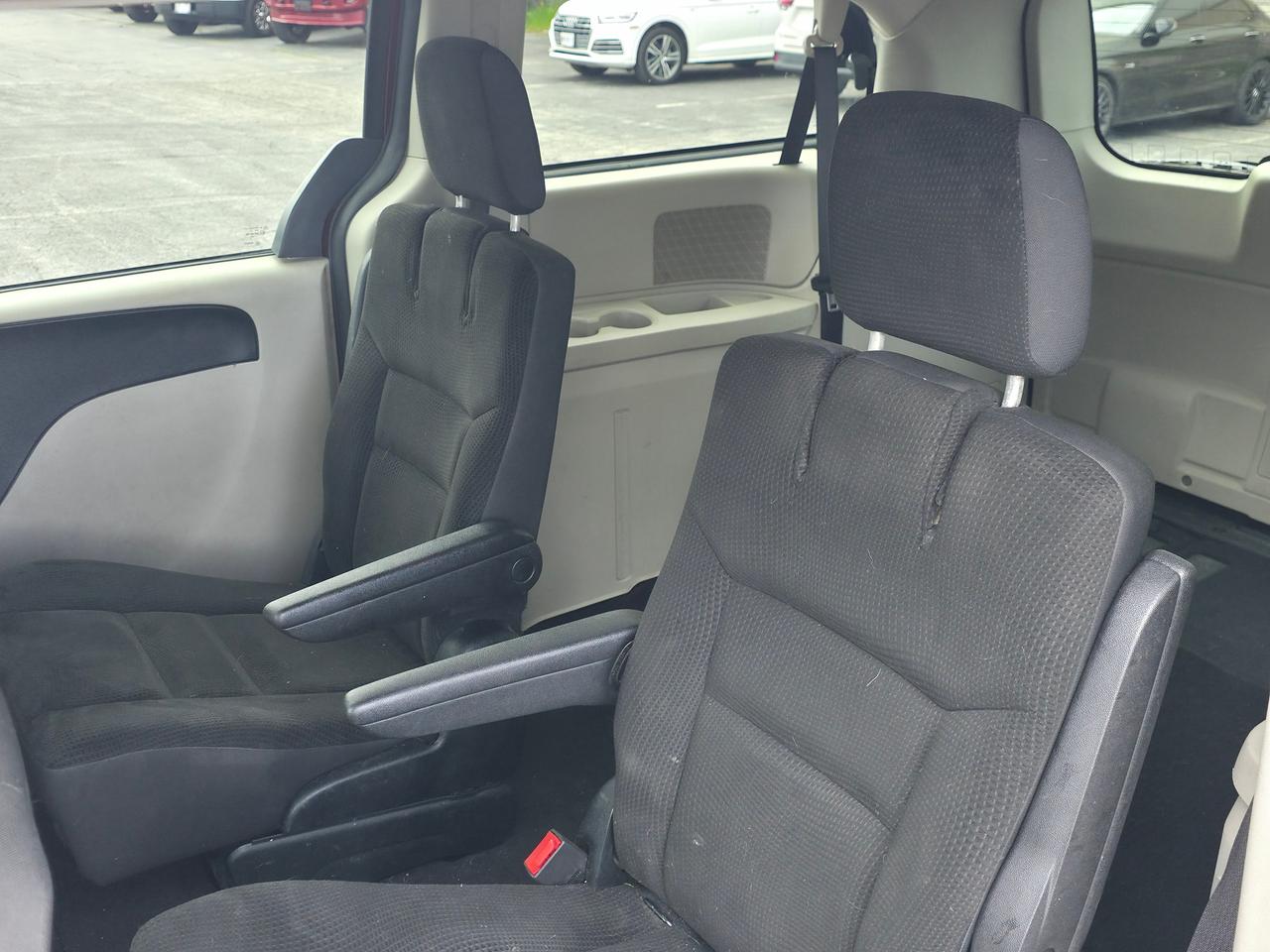 2017 Dodge Grand Caravan SXT *LOW MILAGE & GREAT SERVICE RECORDS* Photo