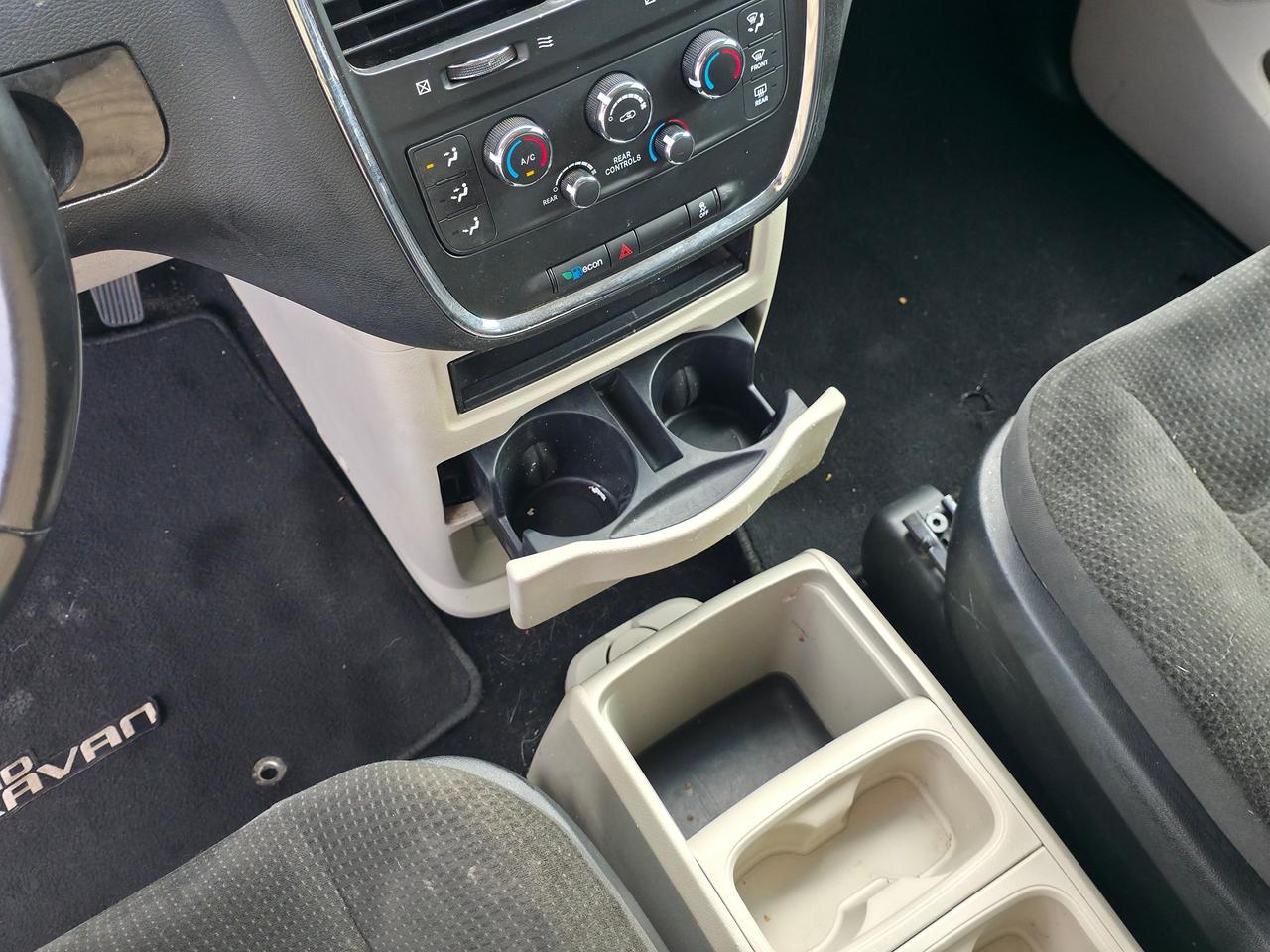 2017 Dodge Grand Caravan SXT *LOW MILAGE & GREAT SERVICE RECORDS* Photo