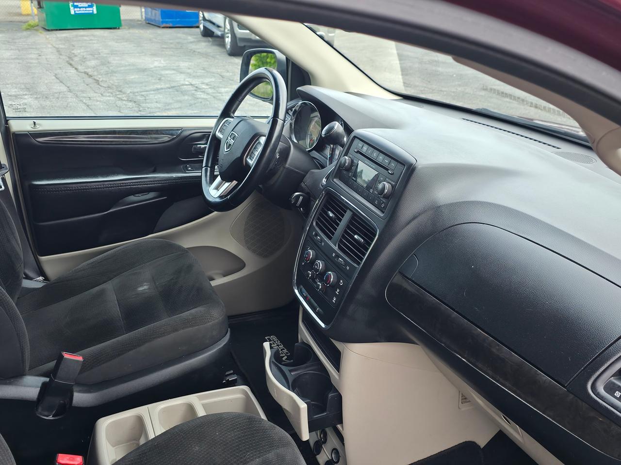 2017 Dodge Grand Caravan SXT *LOW MILAGE & GREAT SERVICE RECORDS* Photo