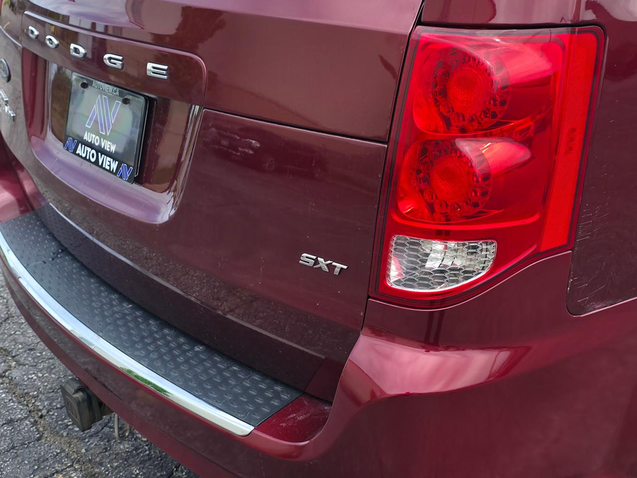 2017 Dodge Grand Caravan SXT *LOW MILAGE & GREAT SERVICE RECORDS* Photo