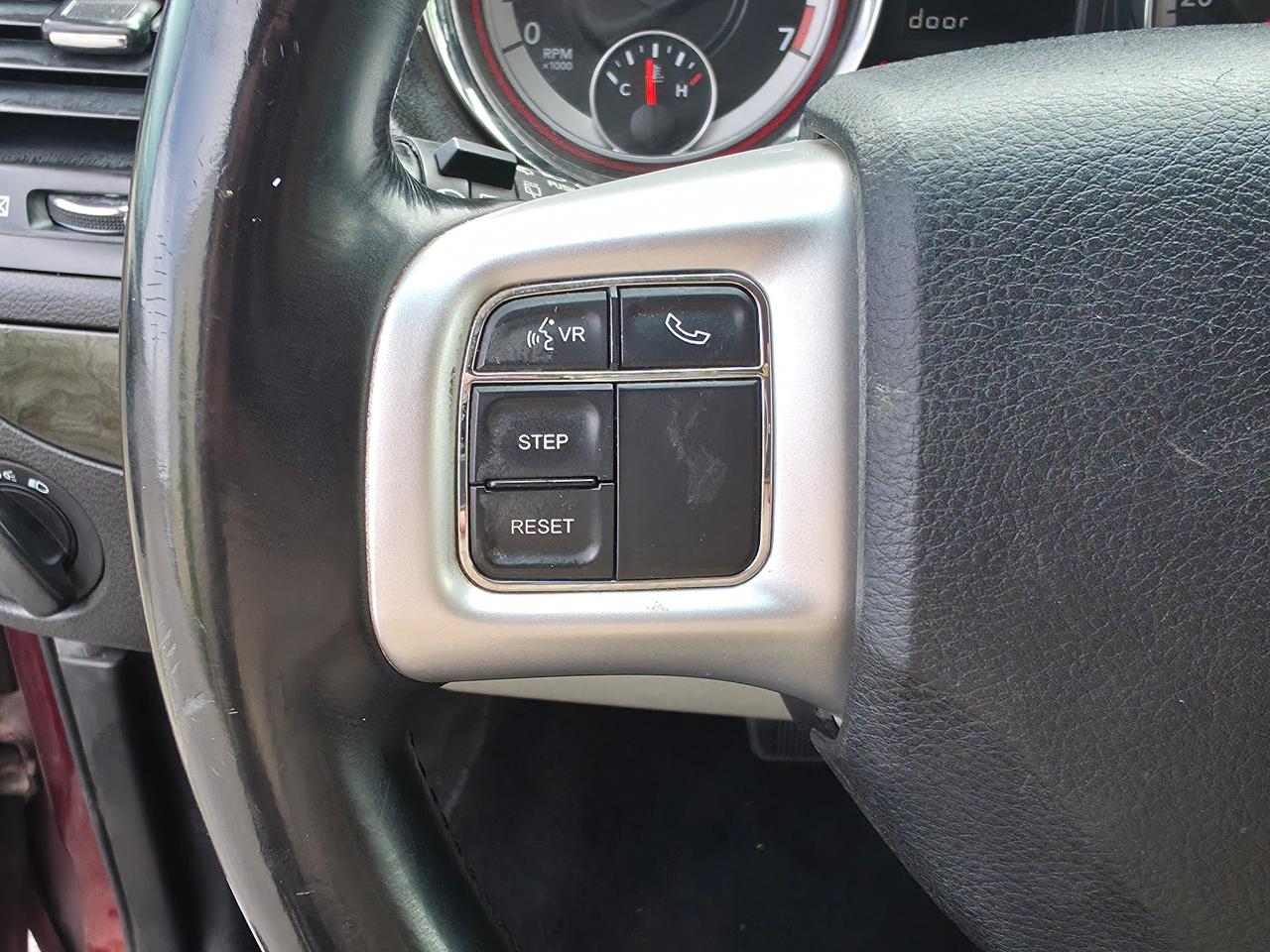 2017 Dodge Grand Caravan SXT *LOW MILAGE & GREAT SERVICE RECORDS* Photo