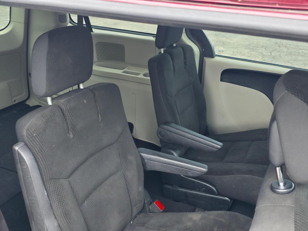 2017 Dodge Grand Caravan SXT *LOW MILAGE & GREAT SERVICE RECORDS* Photo