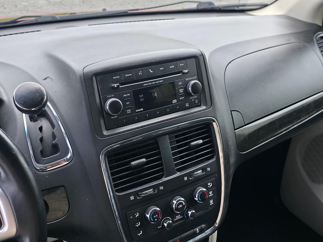 2017 Dodge Grand Caravan SXT *LOW MILAGE & GREAT SERVICE RECORDS* Photo
