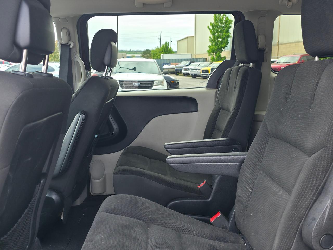 2017 Dodge Grand Caravan SXT *LOW MILAGE & GREAT SERVICE RECORDS* Photo