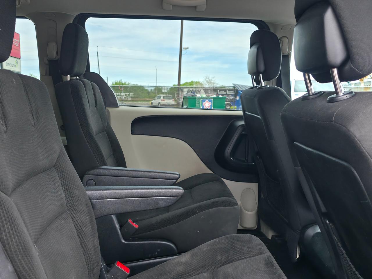 2017 Dodge Grand Caravan SXT *LOW MILAGE & GREAT SERVICE RECORDS* Photo