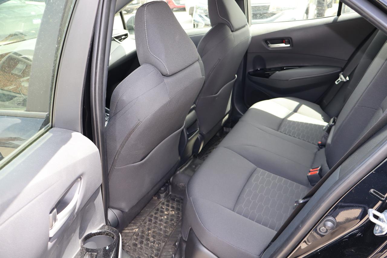 2025 Toyota Corolla SE Hatchback Photo