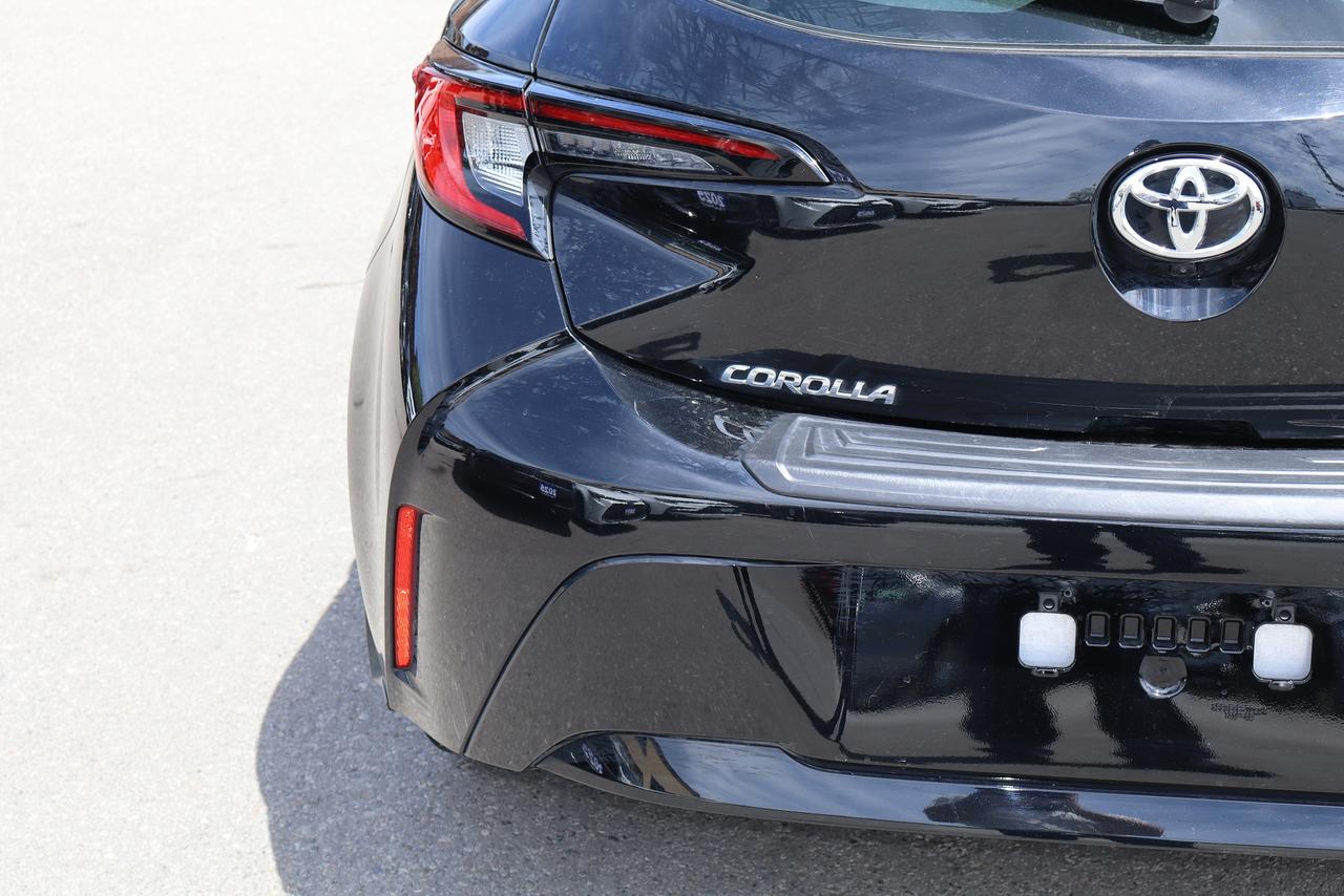 2025 Toyota Corolla SE Hatchback Photo4