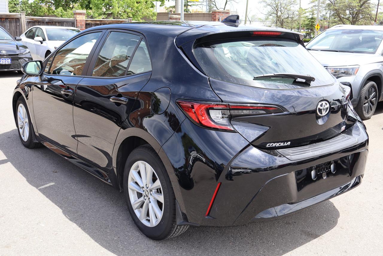 2025 Toyota Corolla SE Hatchback Photo
