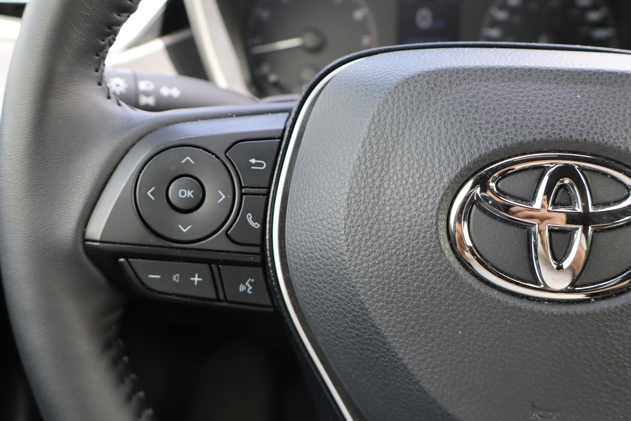 2025 Toyota Corolla SE Hatchback Photo