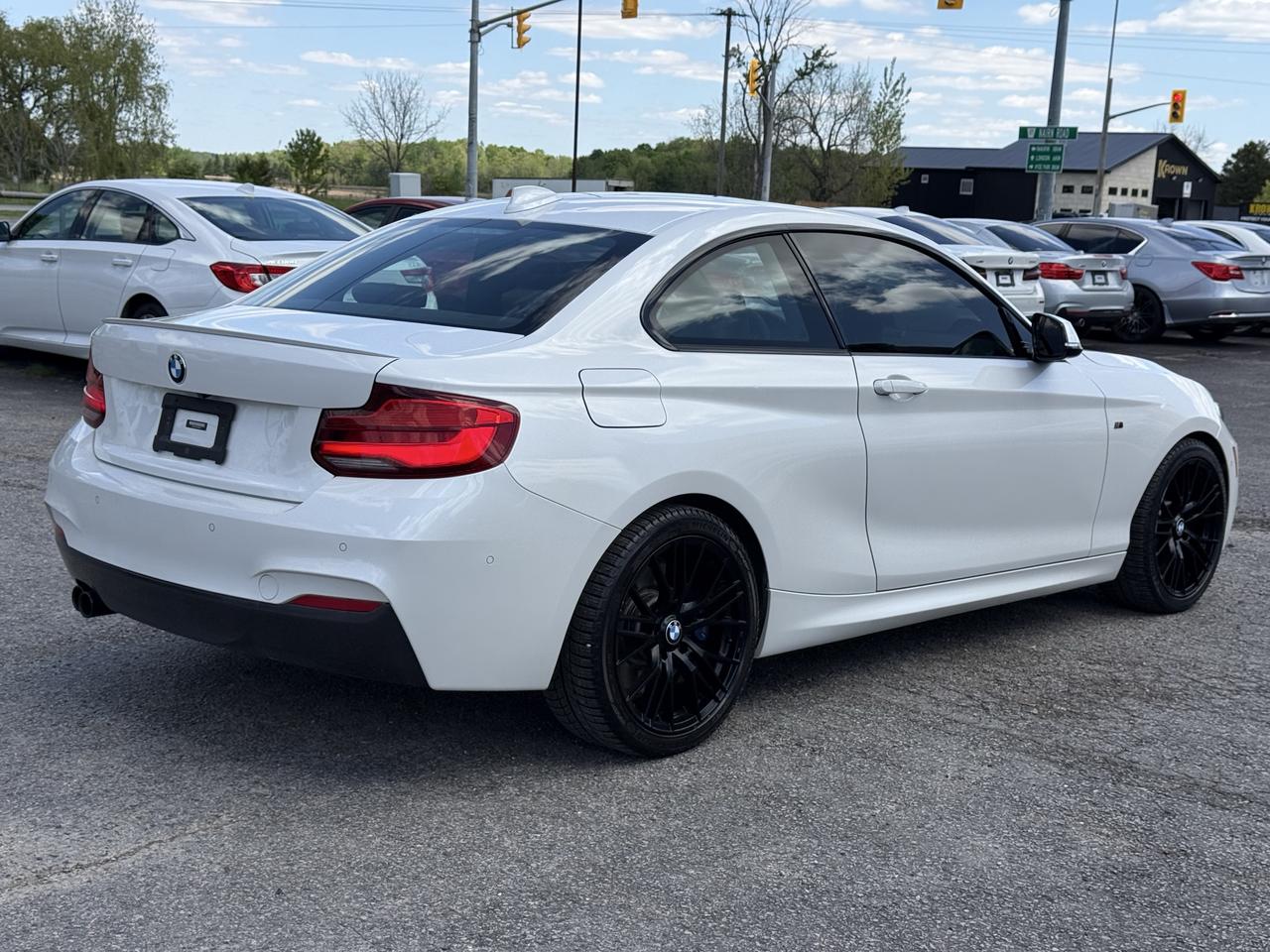 2018 BMW 2 Series 230i Coupe NAVI // REVERSE CAMERA // LEATHER! Photo2