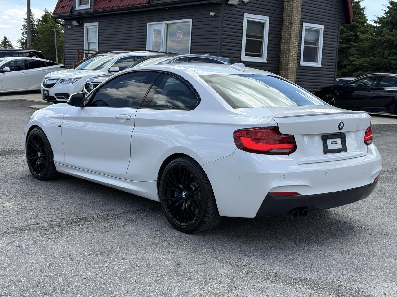 2018 BMW 2 Series 230i Coupe NAVI // REVERSE CAMERA // LEATHER! Photo4