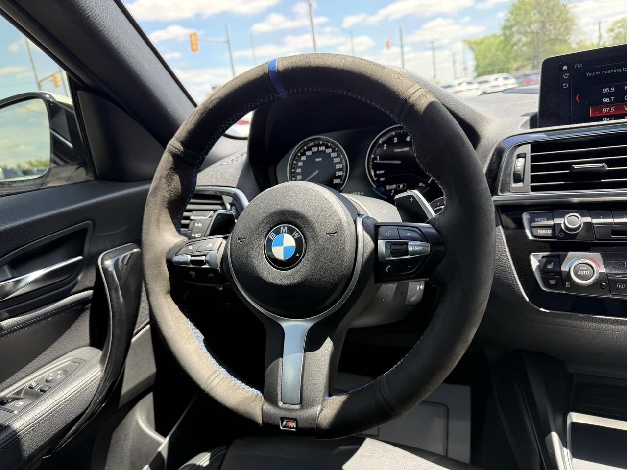 2018 BMW 2 Series 230i Coupe NAVI // REVERSE CAMERA // LEATHER! Photo