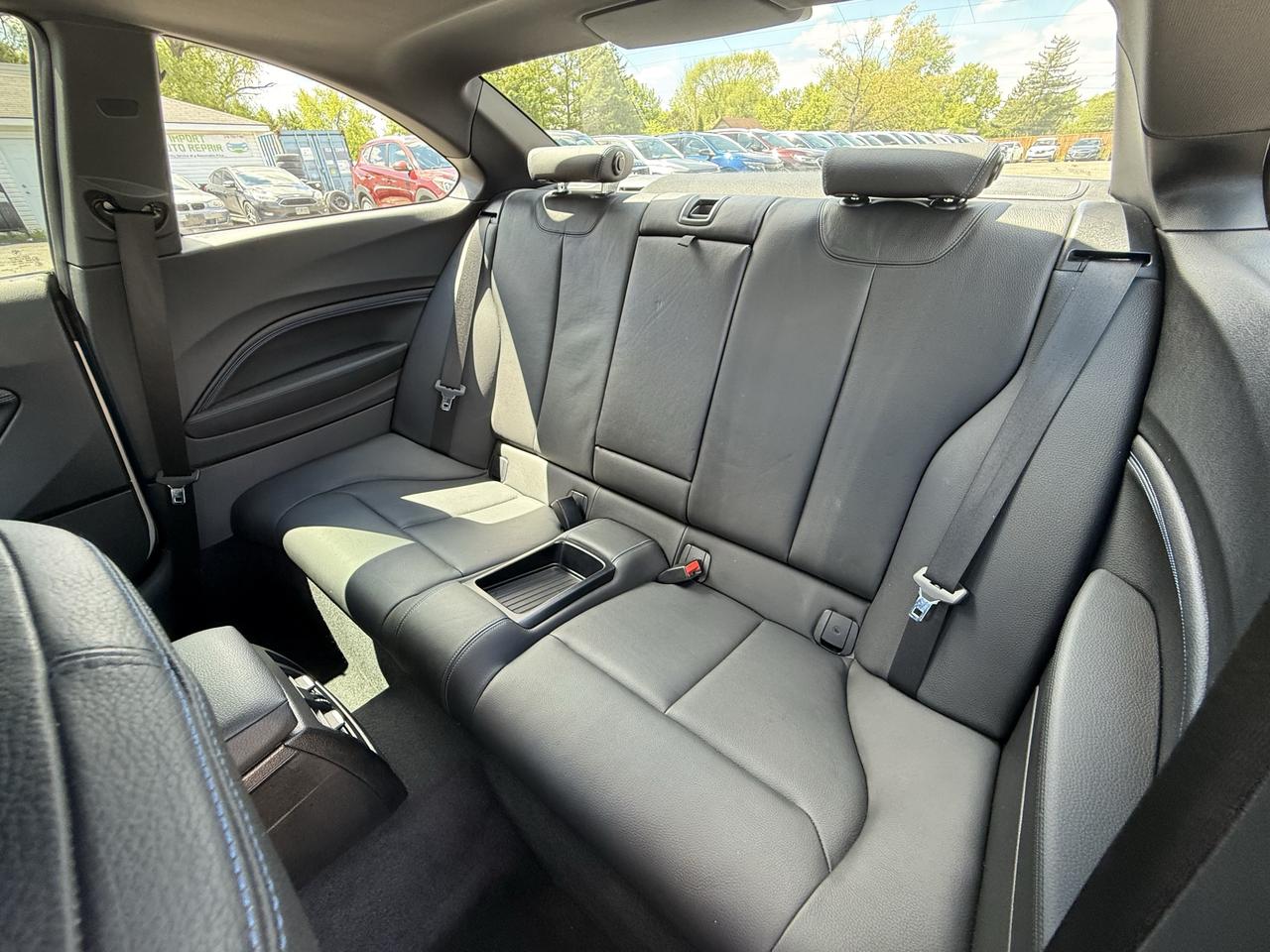 2018 BMW 2 Series 230i Coupe NAVI // REVERSE CAMERA // LEATHER! Photo