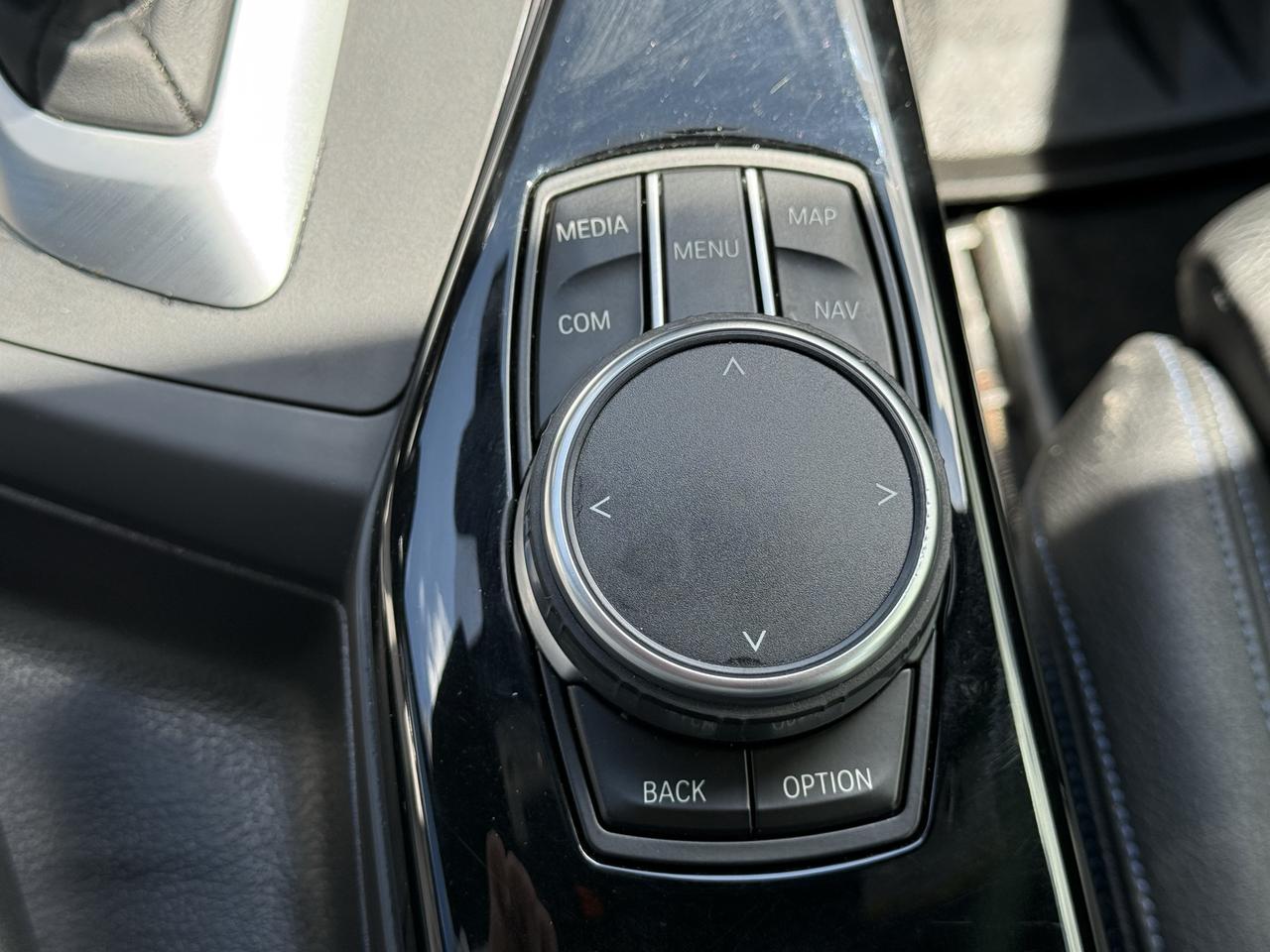 2018 BMW 2 Series 230i Coupe NAVI // REVERSE CAMERA // LEATHER! Photo