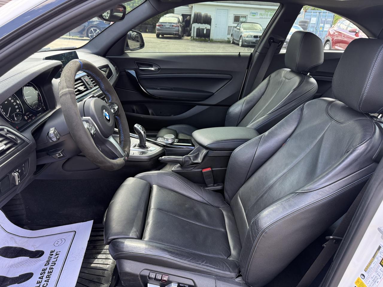 2018 BMW 2 Series 230i Coupe NAVI // REVERSE CAMERA // LEATHER! Photo