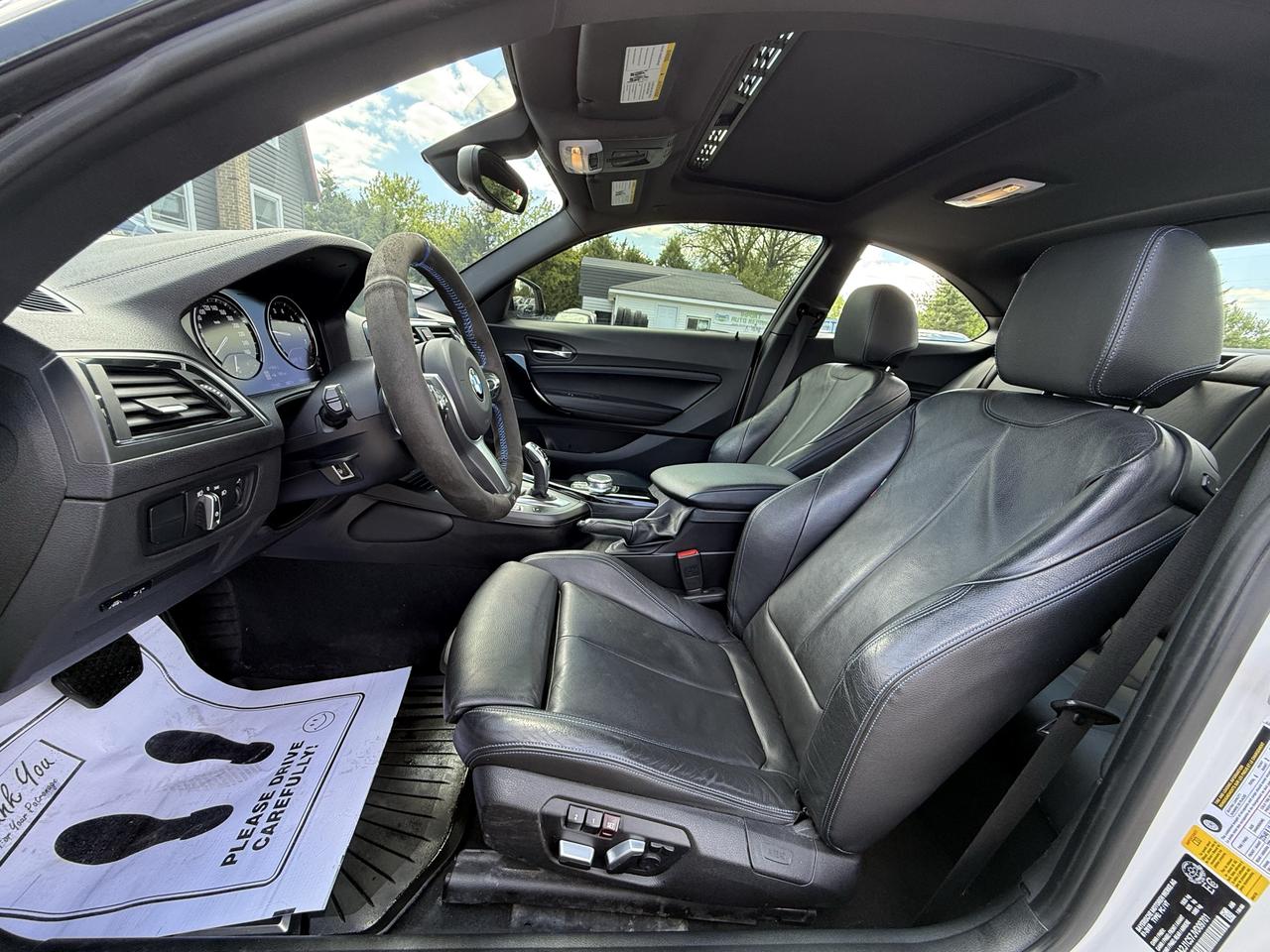2018 BMW 2 Series 230i Coupe NAVI // REVERSE CAMERA // LEATHER! Photo