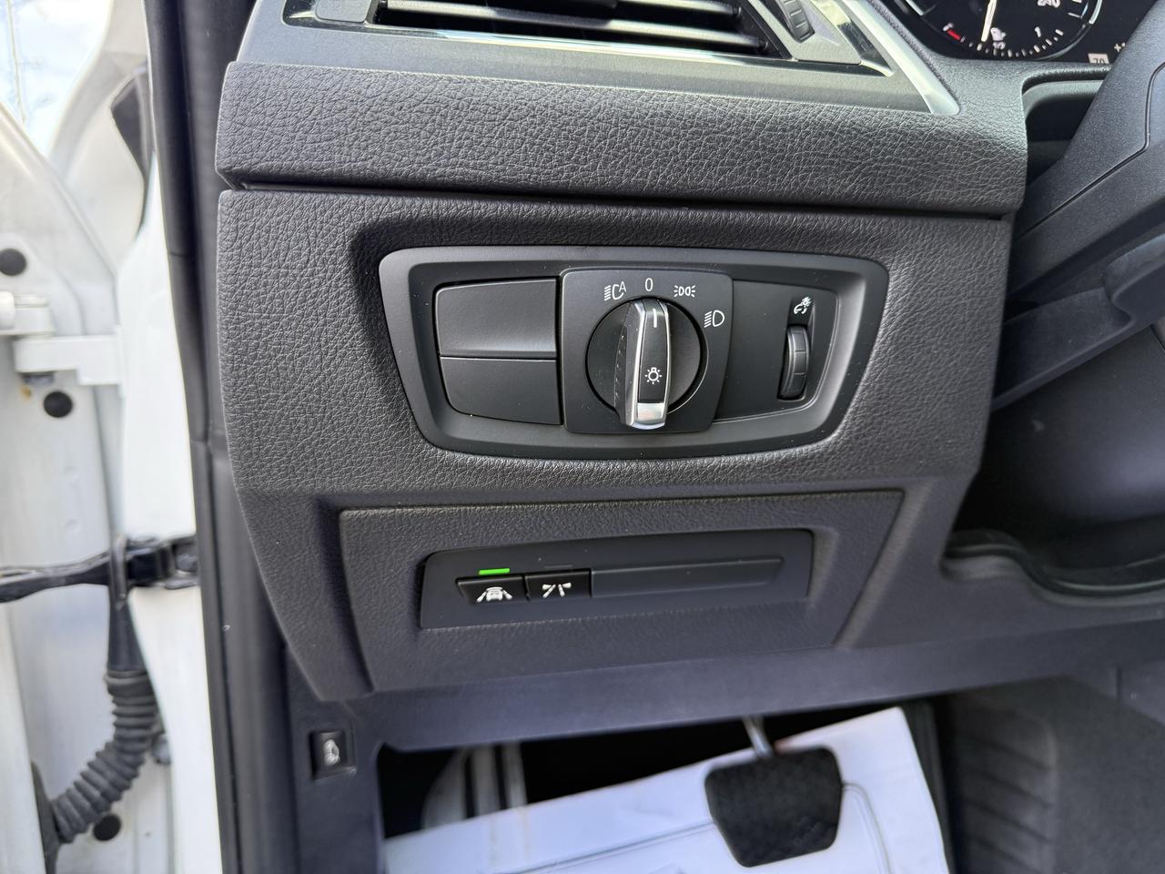 2018 BMW 2 Series 230i Coupe NAVI // REVERSE CAMERA // LEATHER! Photo