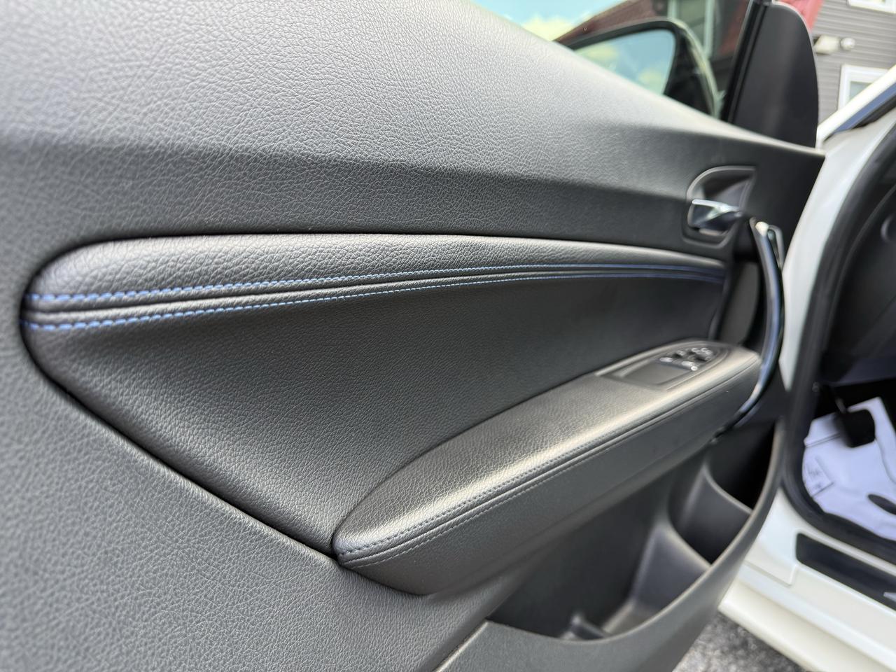 2018 BMW 2 Series 230i Coupe NAVI // REVERSE CAMERA // LEATHER! Photo