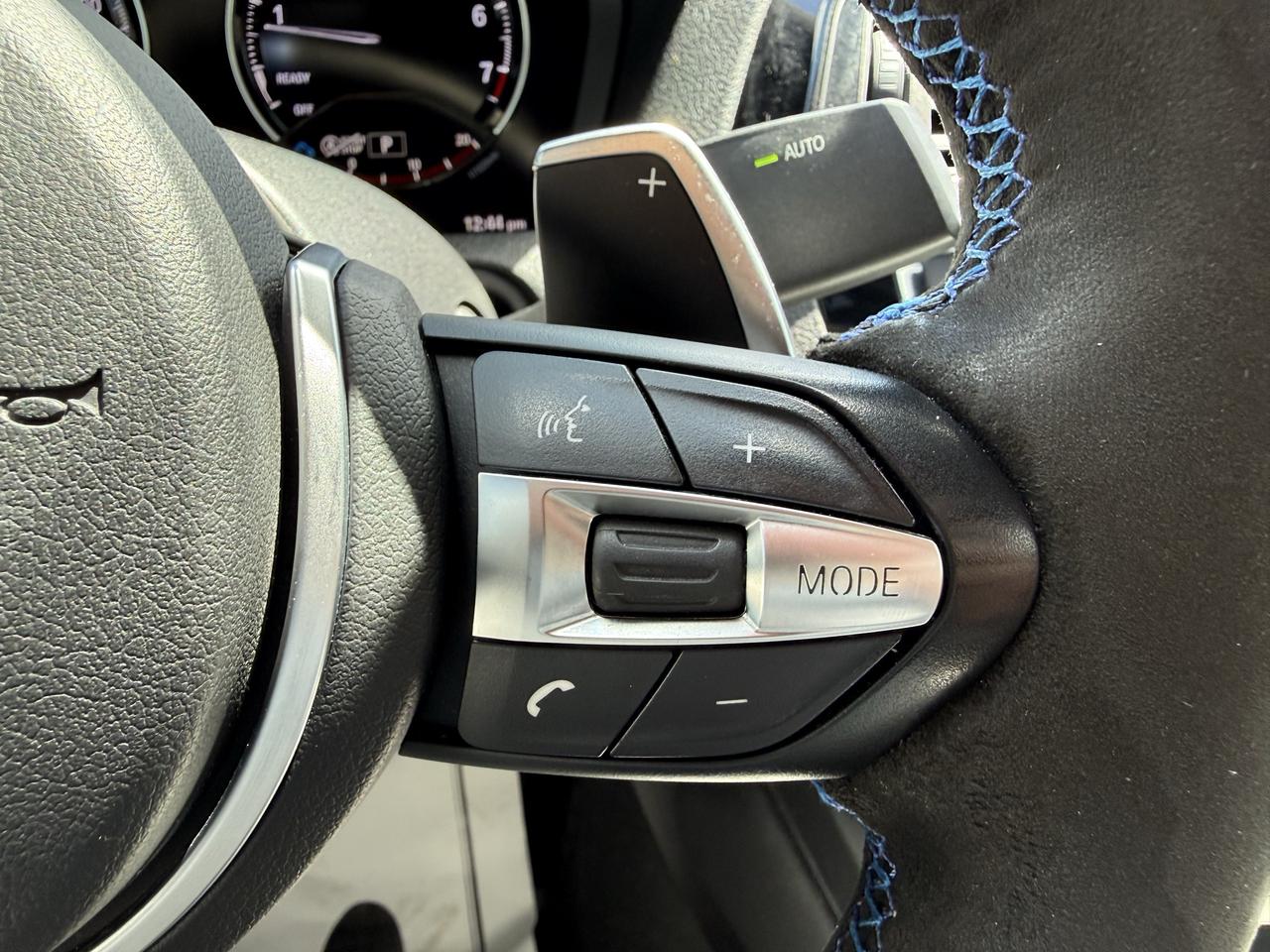 2018 BMW 2 Series 230i Coupe NAVI // REVERSE CAMERA // LEATHER! Photo
