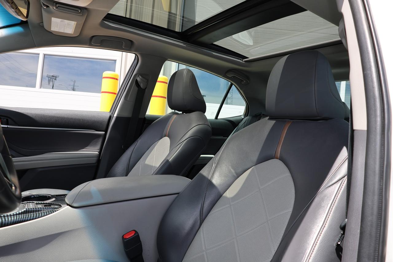 2018 Toyota Camry XLE - LEATHER|PANOROOF|CAMERA|NAVIGATION Photo