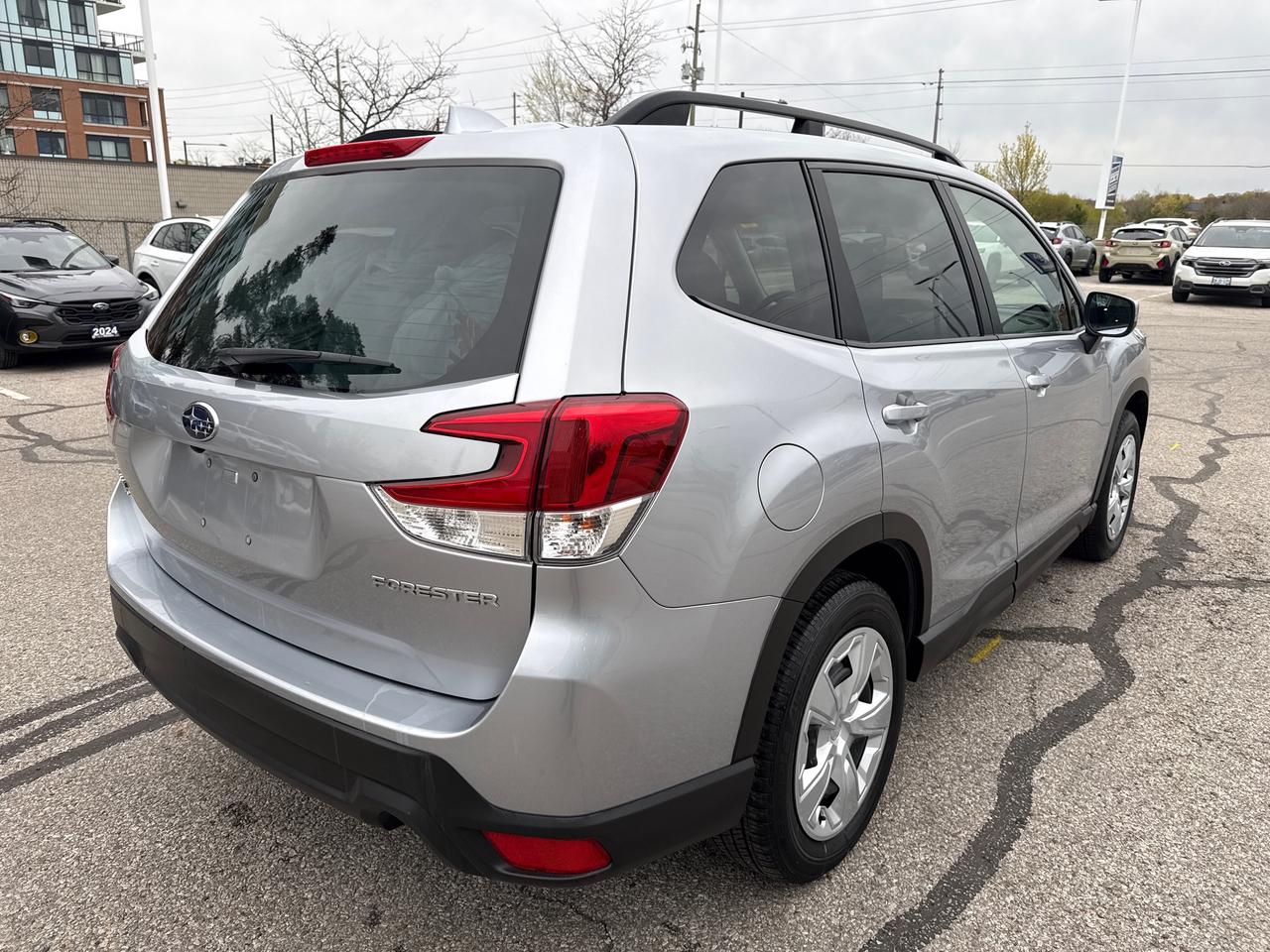 2019 Subaru Forester 2.5i NO ACCIDENTS! LOW KM! 2 SETS OF TIRES! Photo