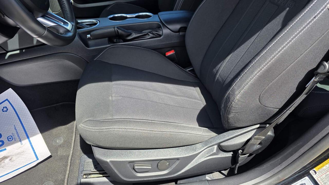 2021 Ford Mustang GT NEW TIRES! LOW KM! Photo