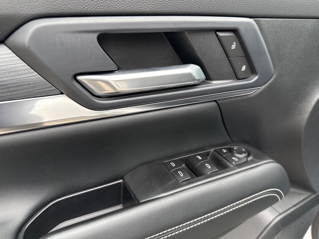 2026 GMC Terrain Elevation ONE OWNER!! NO ACCIDENTS!! ELEVATION!! Photo