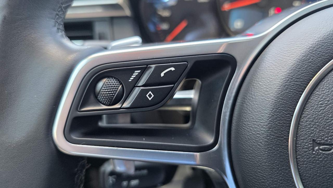2020 Porsche Macan NO ACCIDENTS! LOW KM! Photo