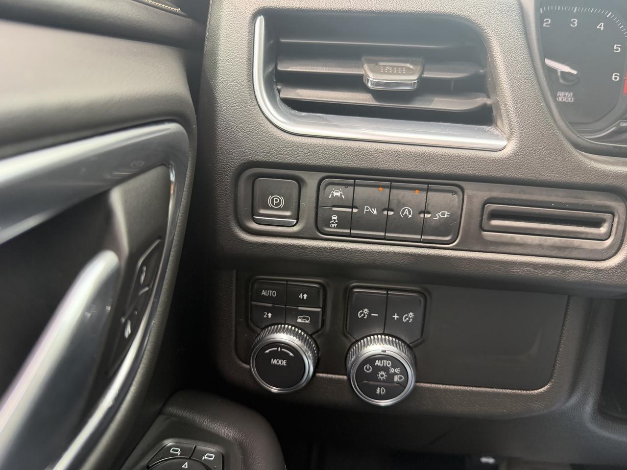 2021 GMC Yukon XL SLT | One Owner | Loaded Photo
