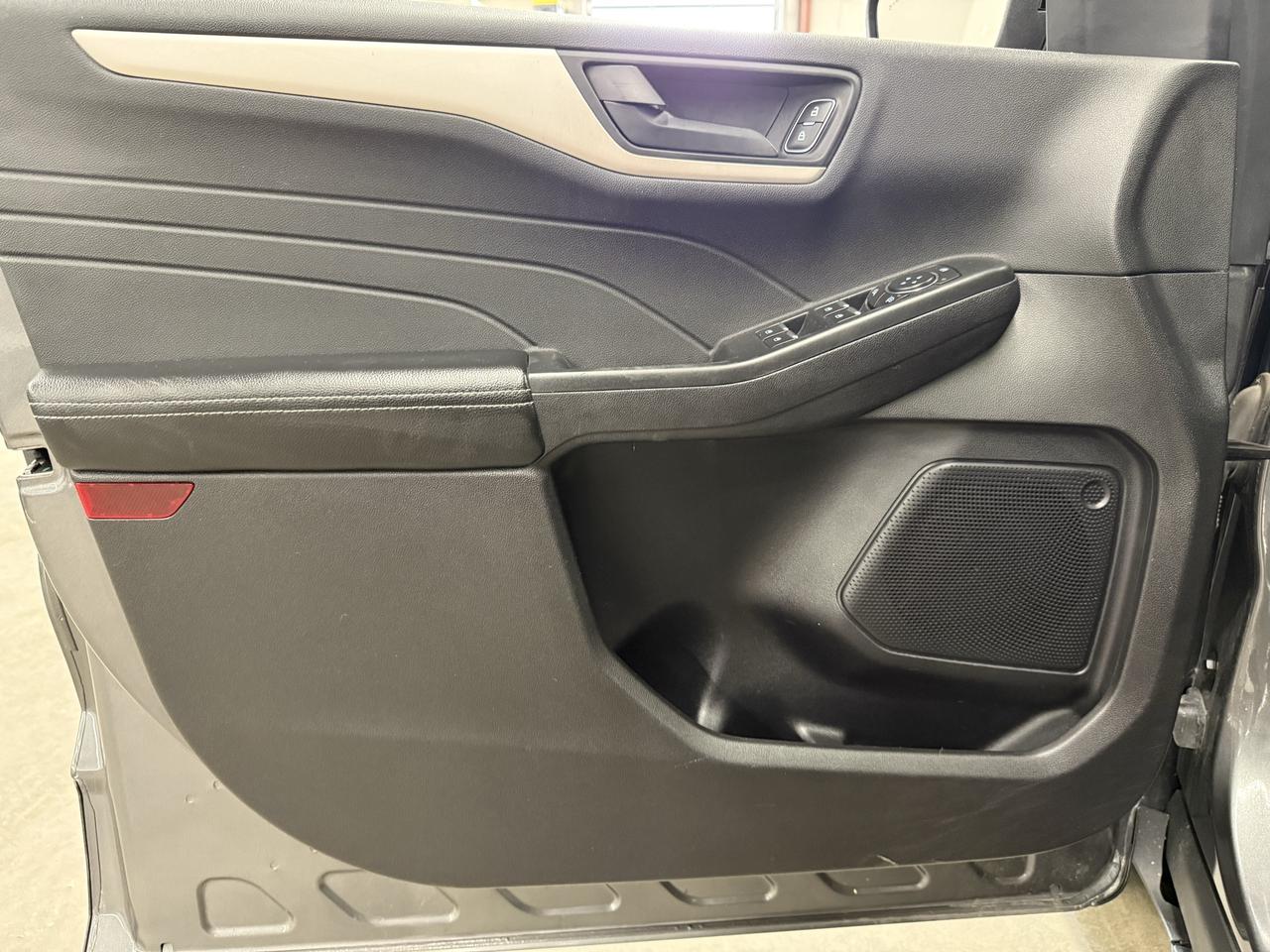 2022 Ford Escape SE Photo