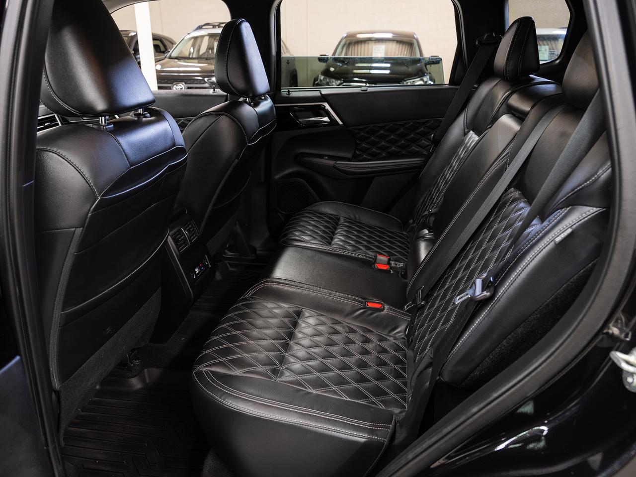 2022 Mitsubishi Outlander GT S-AWC | Pano roof | HUD | Leather | CarPlay