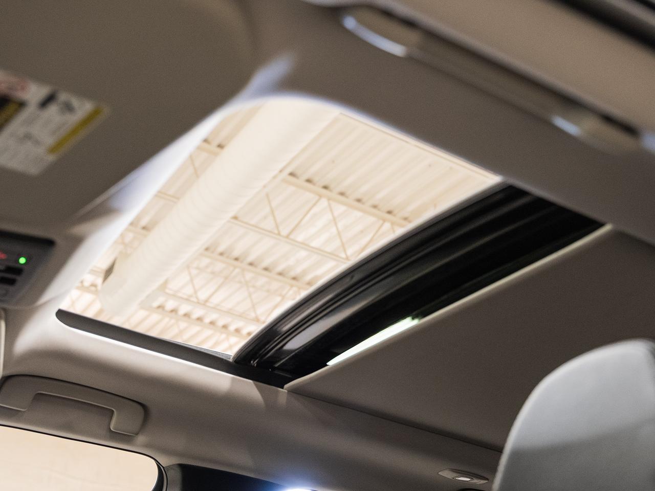 2022 Mitsubishi Outlander GT S-AWC | Pano roof | HUD | Leather | CarPlay