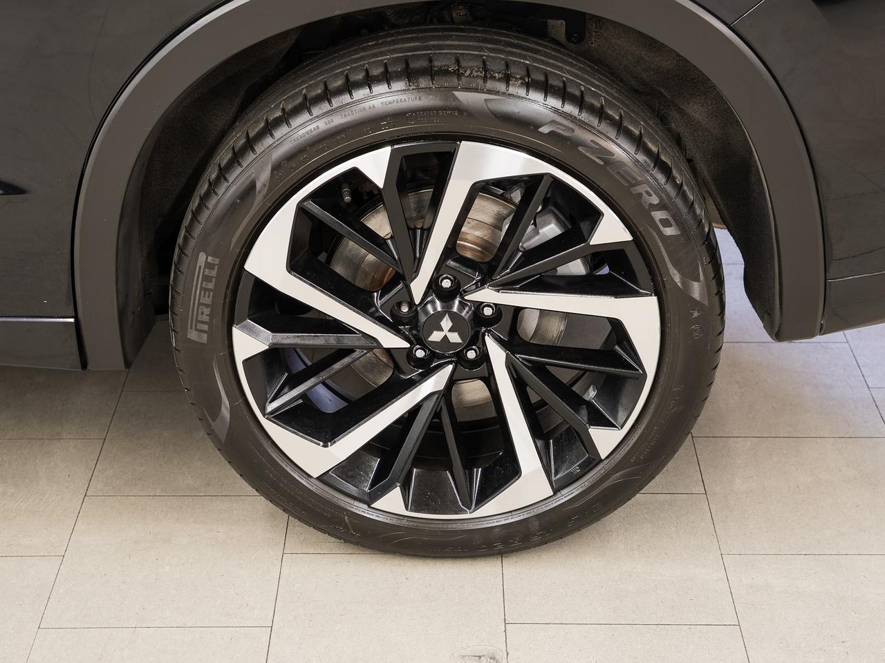 2022 Mitsubishi Outlander GT S-AWC | Pano roof | HUD | Leather | CarPlay