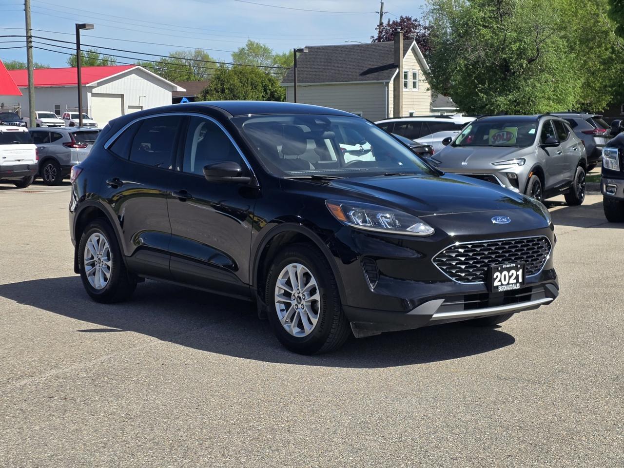 2021 Ford Escape SE AWD Photo2