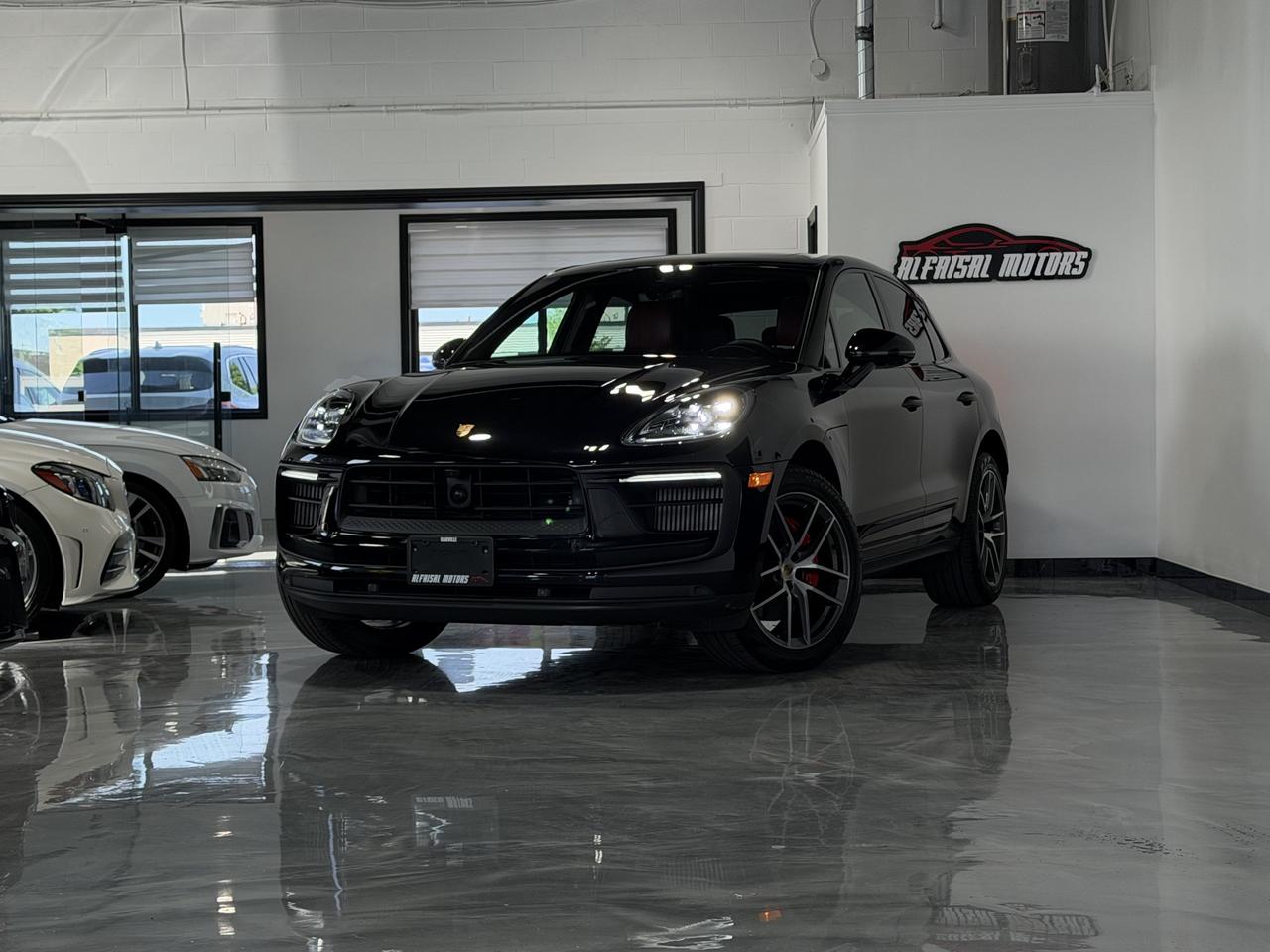 2024 Porsche Macan S Red Int, Clear Tailights, BOSE, Premium Plus Pkg Photo0