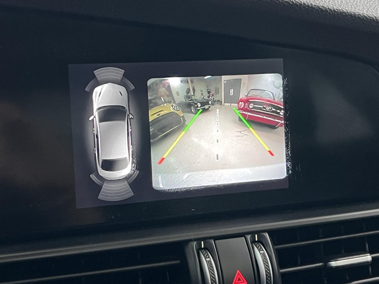 2017 Alfa Romeo Giulia 4dr Sdn AWD Photo
