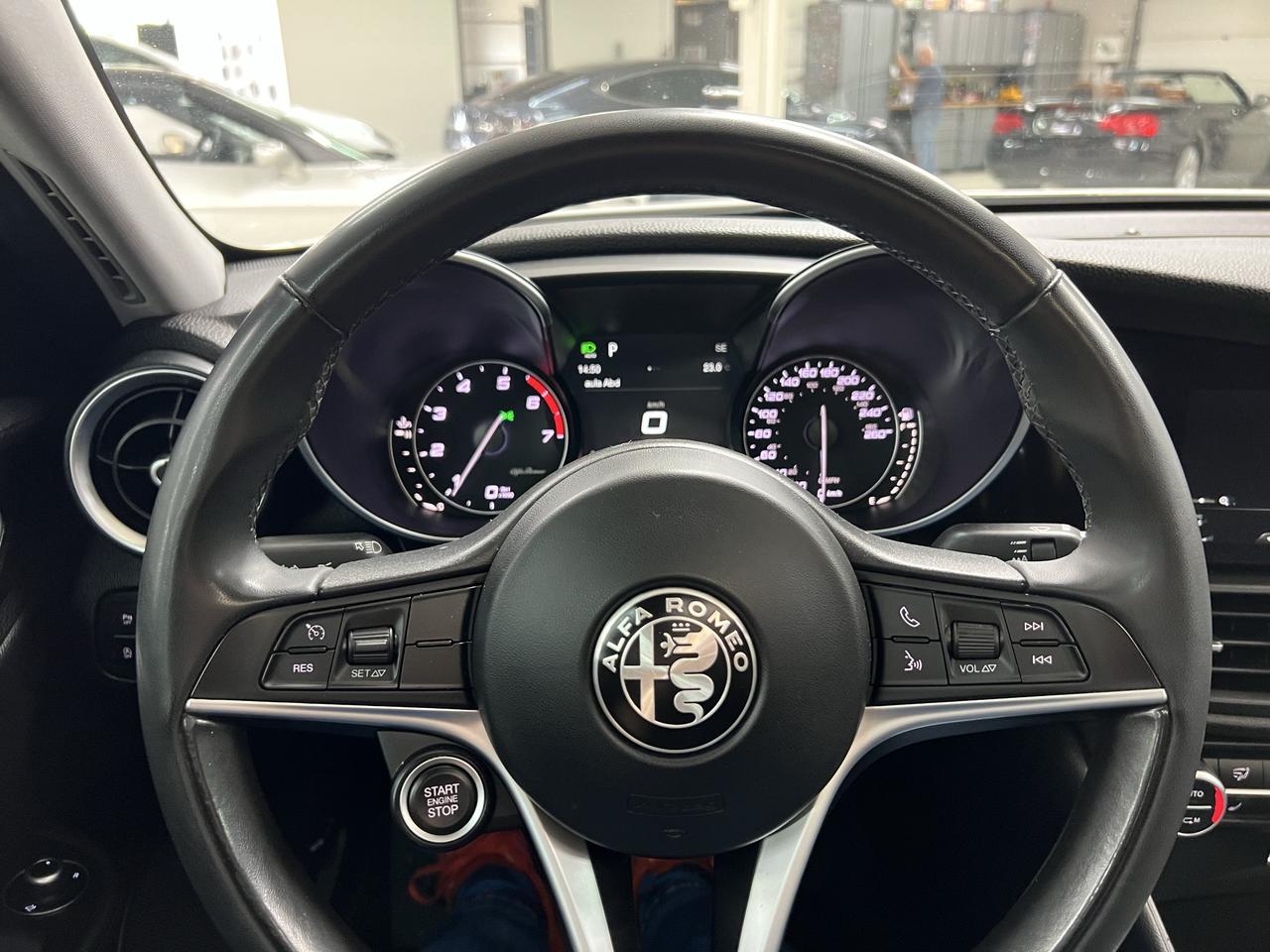2017 Alfa Romeo Giulia 4dr Sdn AWD Photo