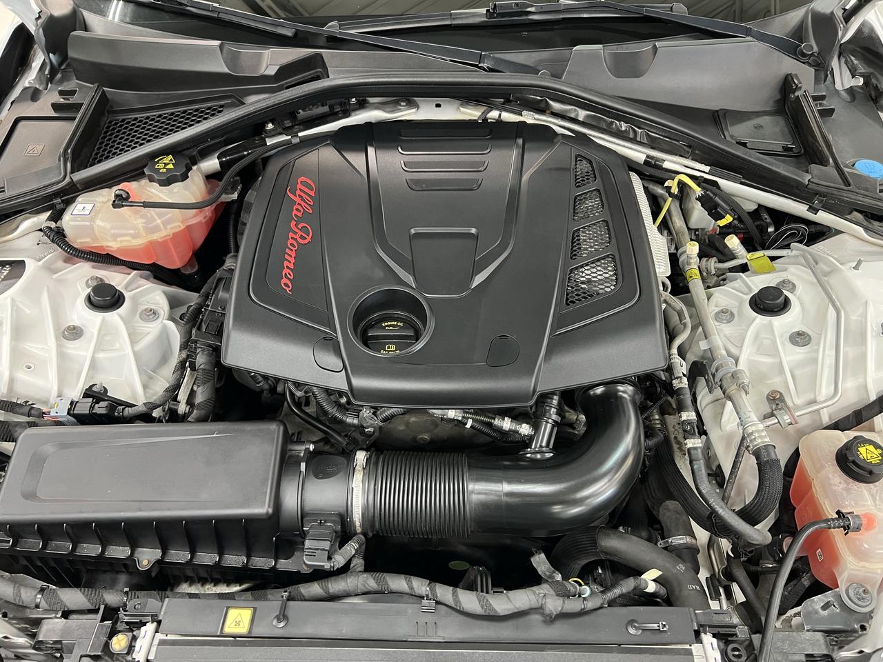 2017 Alfa Romeo Giulia 4dr Sdn AWD Photo