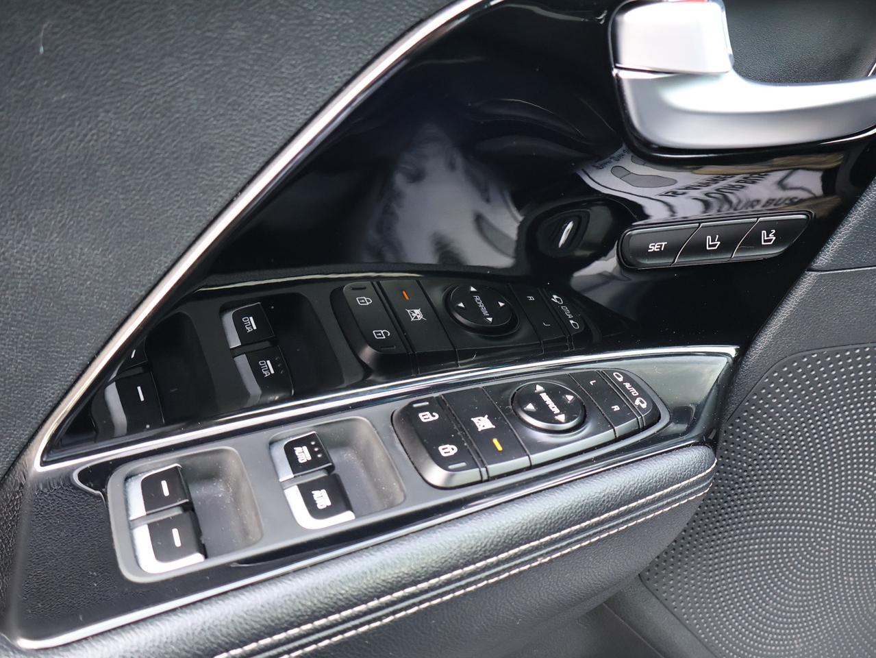 2022 Kia NIRO EV SX TOURING CERTIFIED *1 OWNER*ACCIDENT FREE* CAMERA NAV BLUETOOTH LEATHER HEATED SEATS SUNROOF CRUISE ALLOYS Photo