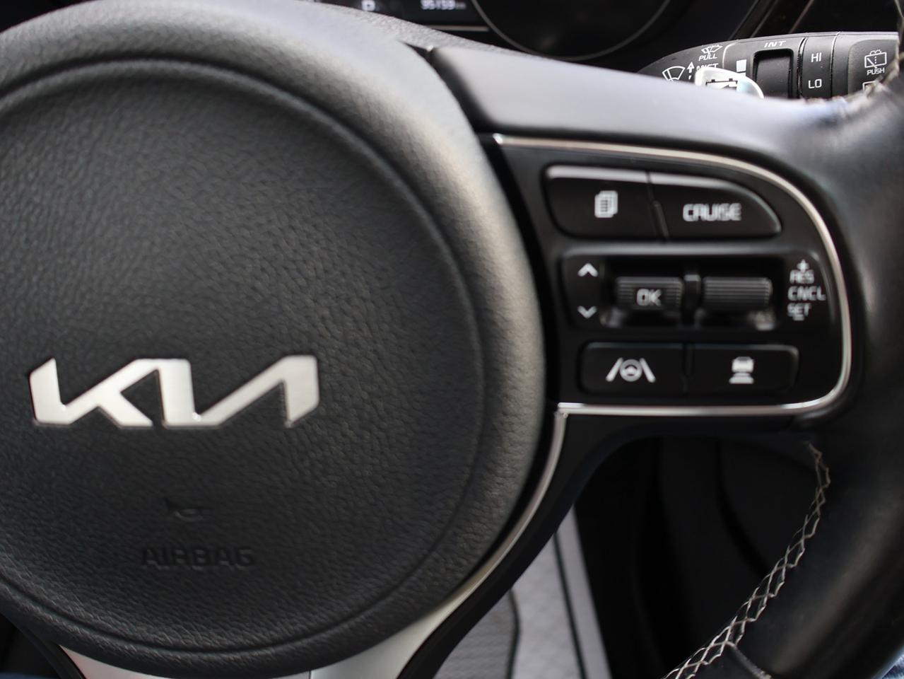 2022 Kia NIRO EV SX TOURING *1 OWNER*ACCIDENT FREE* CAMERA NAV BLUETOOTH LEATHER HEATED SEATS SUNROOF CRUISE ALLOYS Photo