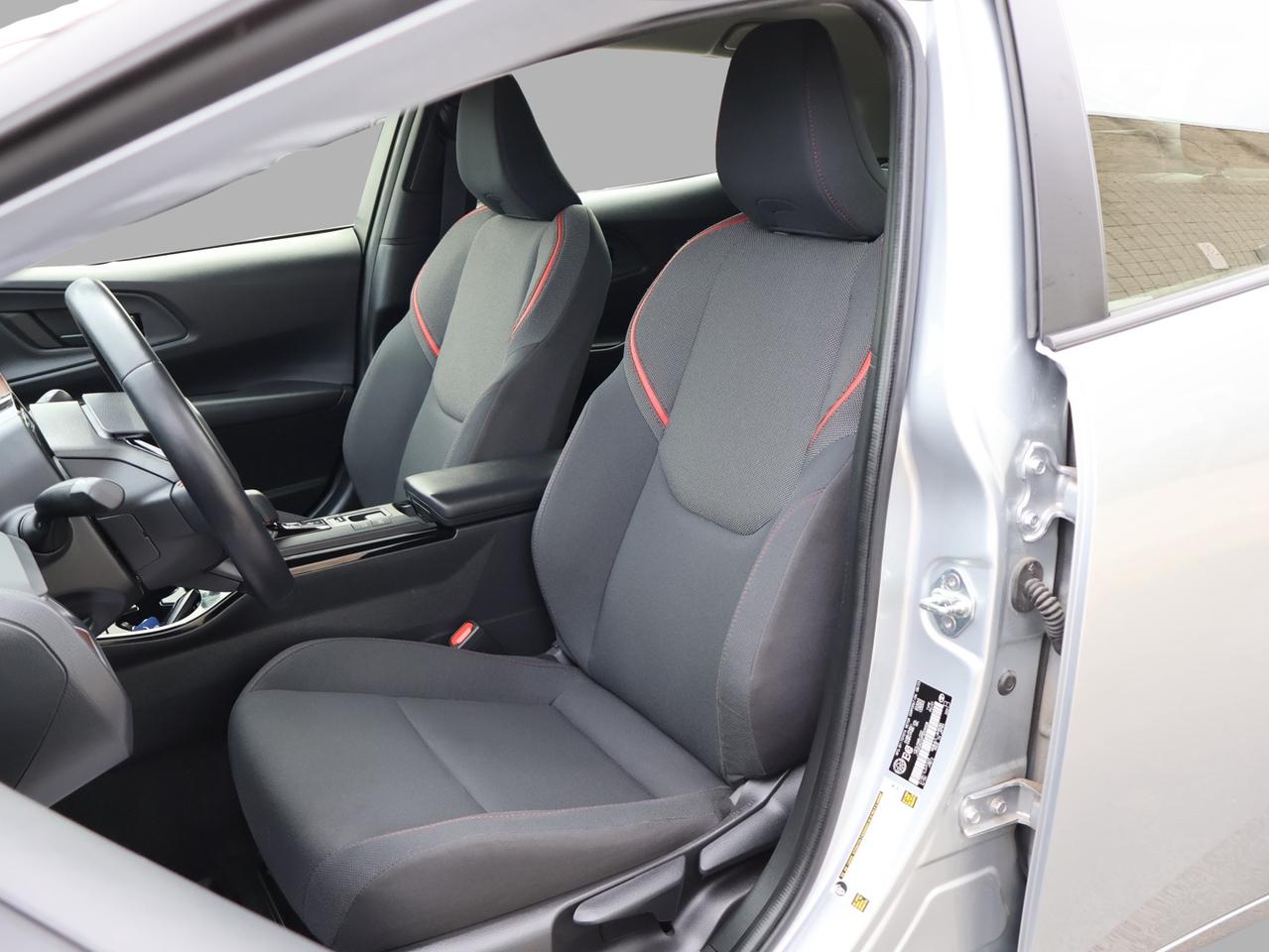 2023 Toyota Prius Prime SE PLUG-IN CERTIFIED *ACCIDENT FREE* CAMAERA BLUETOOTH LEATHER HEATED SEATS CRUISE ALLOYS Photo