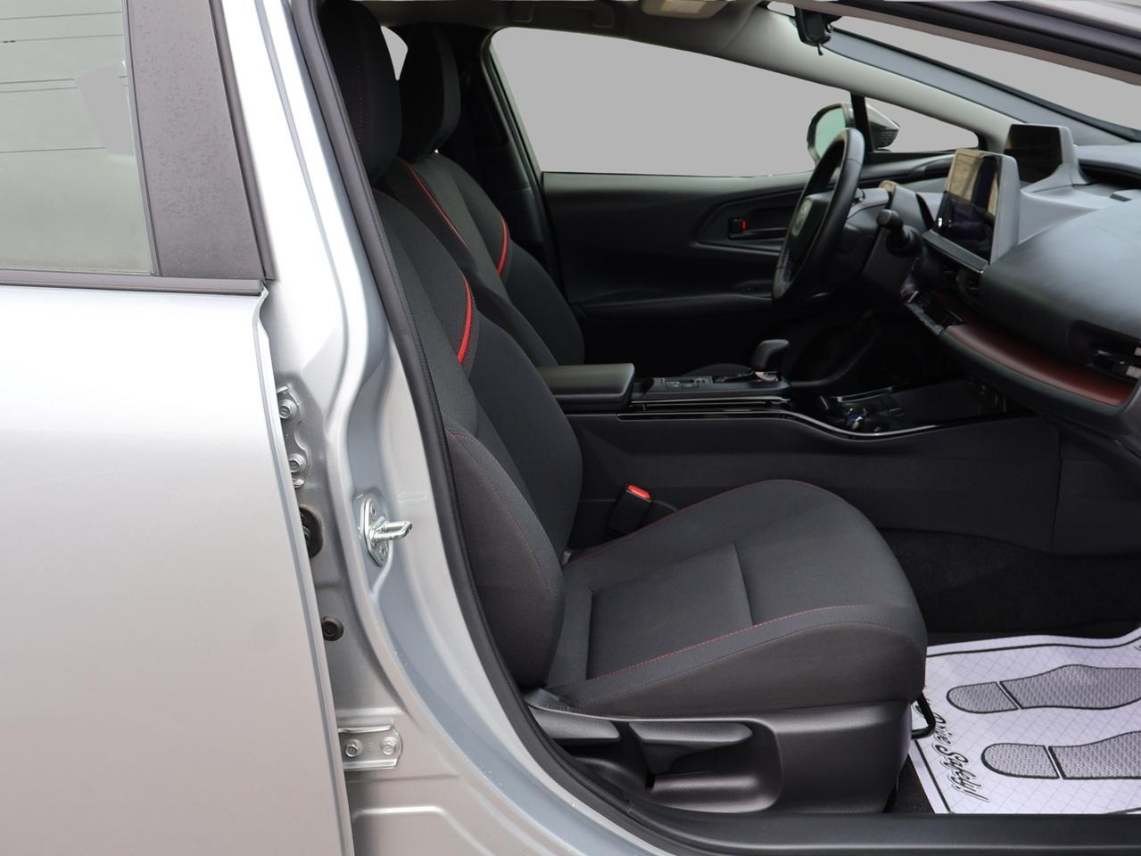 2023 Toyota Prius Prime SE PLUG-IN CERTIFIED *ACCIDENT FREE* CAMAERA BLUETOOTH LEATHER HEATED SEATS CRUISE ALLOYS Photo