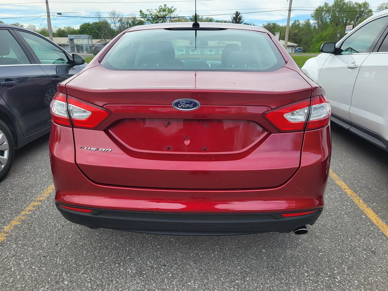 2014 Ford Fusion S Photo2